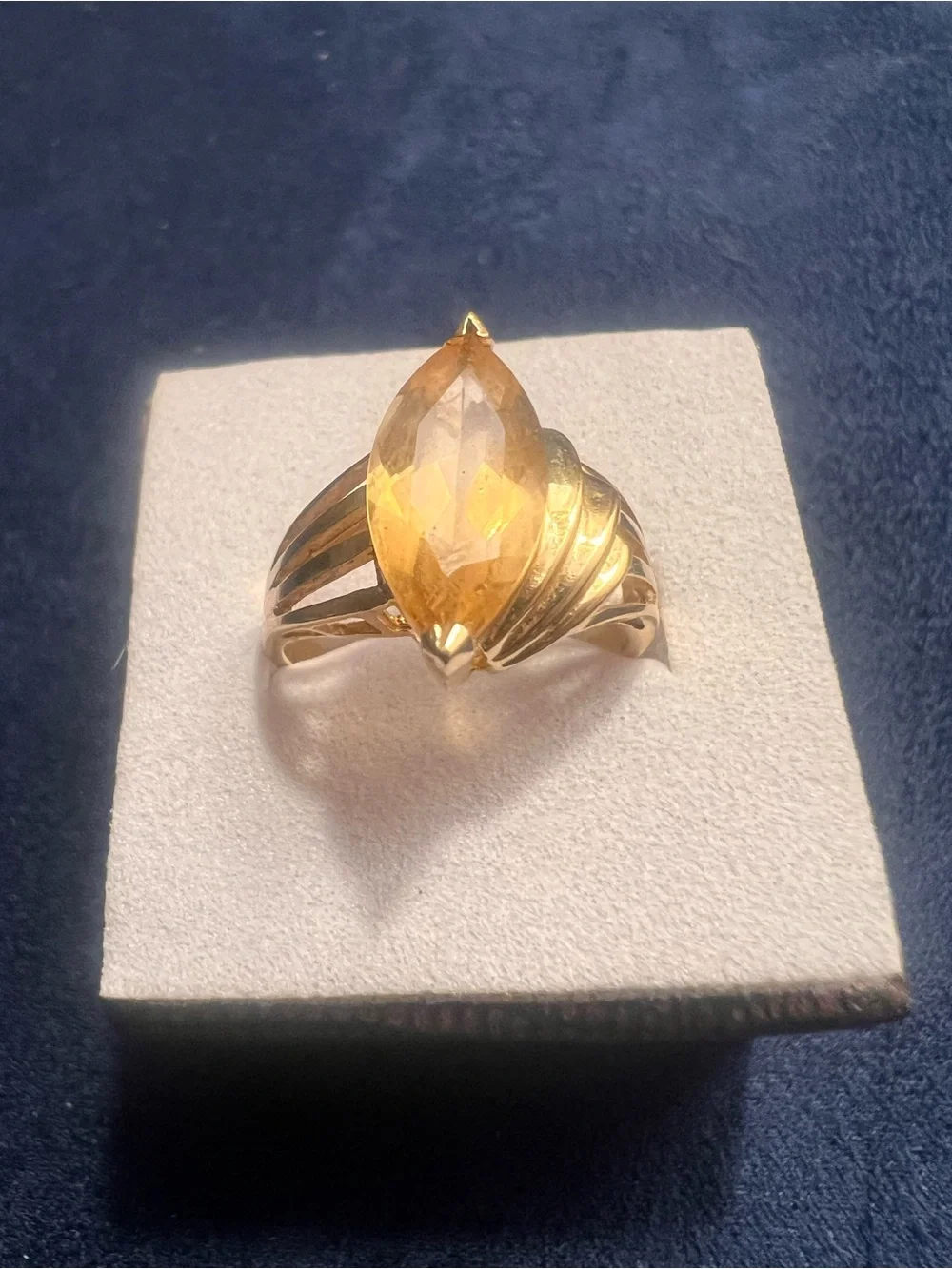 10kt Gold Citrine Marquise vintage ring- size 7
